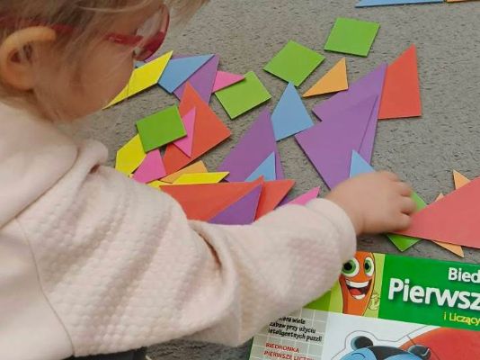 Edukacja przez zabawę i praktyczne doświadczenia w Tęczowym Przedszkolu